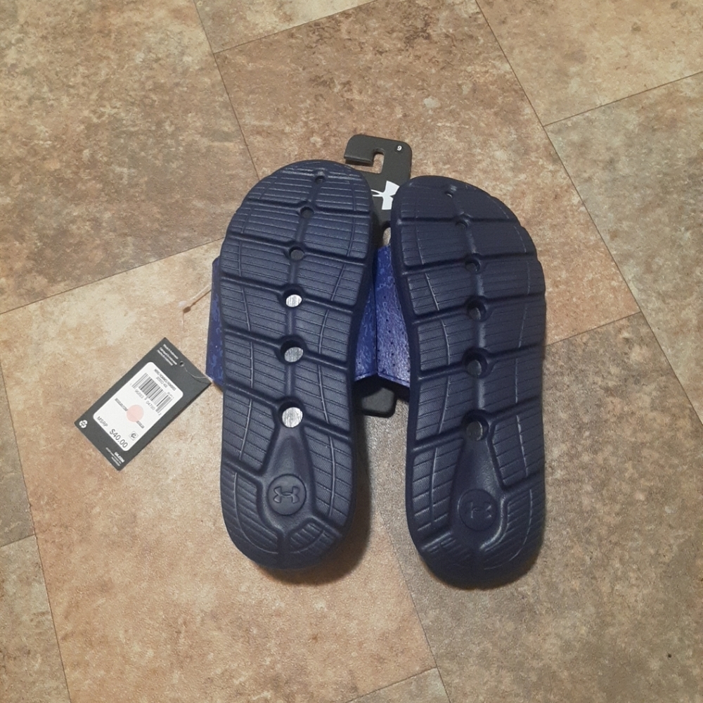 New. Under Armour Men's Ignite 7 Slides. Size: 9. - Picture 6 of 6